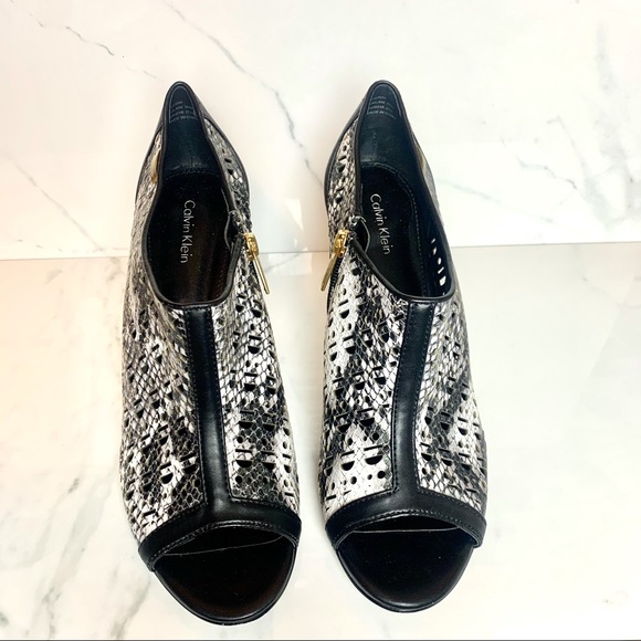 Calvin Klein Kailani Black And White Peep Toe Heel - Picture 9 of 12